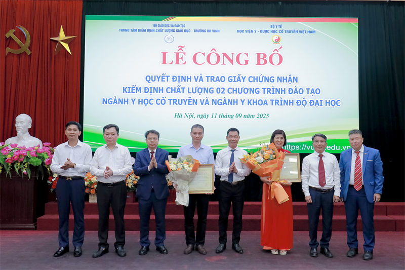  Lễ công bố Quyết định và trao Giấy chứng nhận Kiểm định chất lượng 02 chương trình đào tạo cho Học viện Y - Dược học cổ truyền Việt Nam 